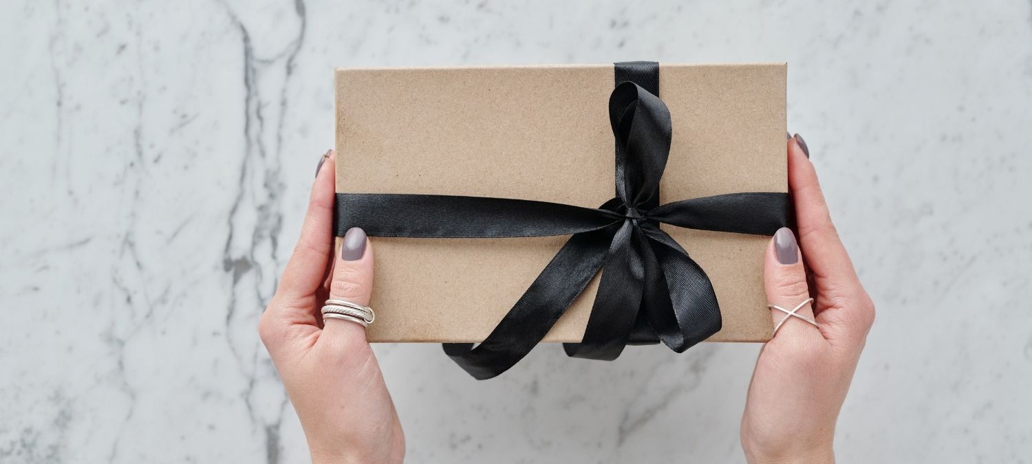 Pramadda Pure Luxury Stylish ITALIA Messenger Sling Bag for Men Pen Gift  Set | valentine gift for boyfriend special | birthday gift for husband |  employee gift ideas. : Amazon.in: Fashion